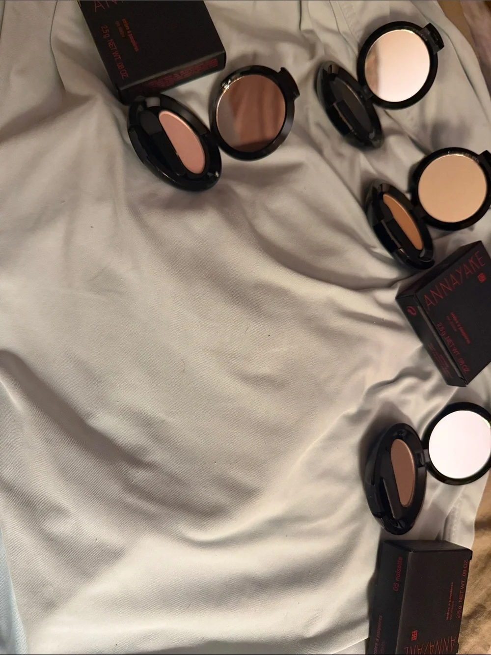 Annayake compact powder